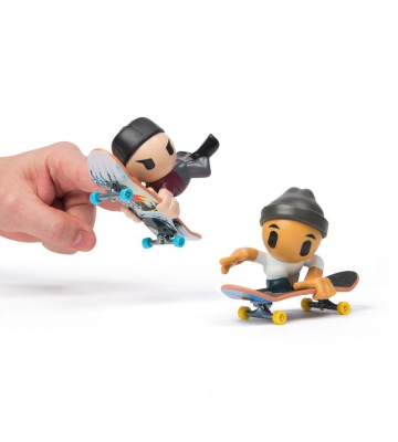 Tech Deck SK8 Crew fingerboard s figurkou dvojbalení šedá čepice a černá kšiltovka