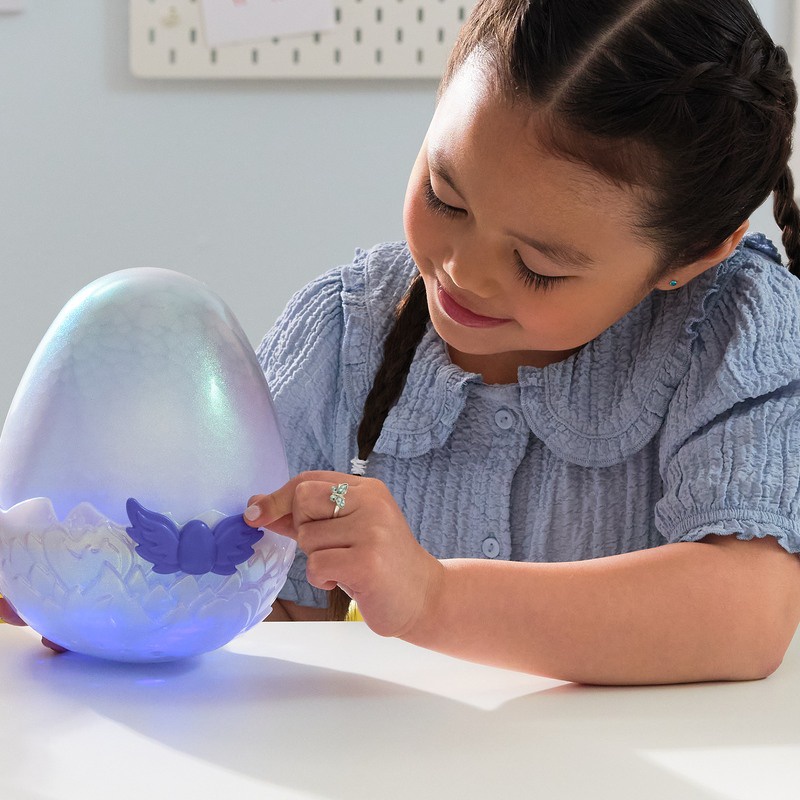 Akce 1+1: Hatchimals líhnoucí se interaktivní dráček + figurka Gábi v domečku ZDARMA
