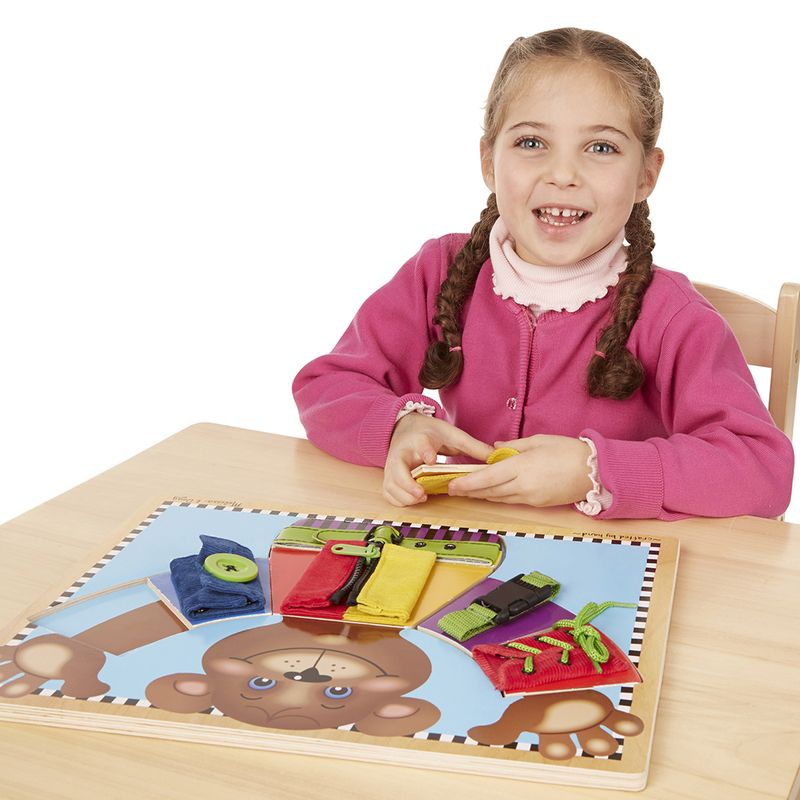 Melissa & Doug základní výuka oblékání