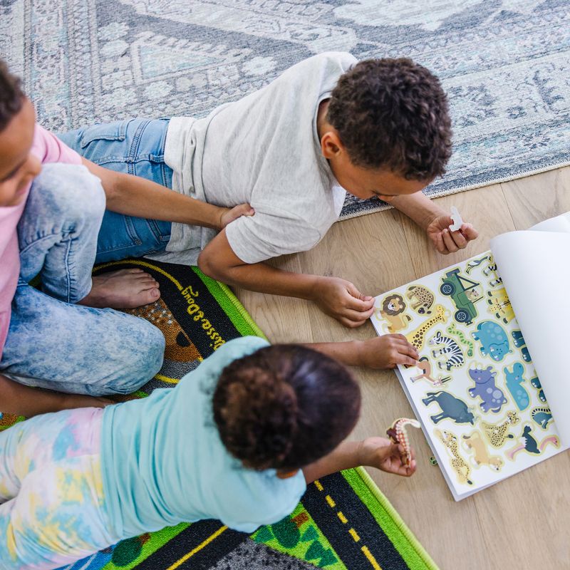 Melissa & Doug samolepky opakovaně použitelné s podložkou - svět zvířat