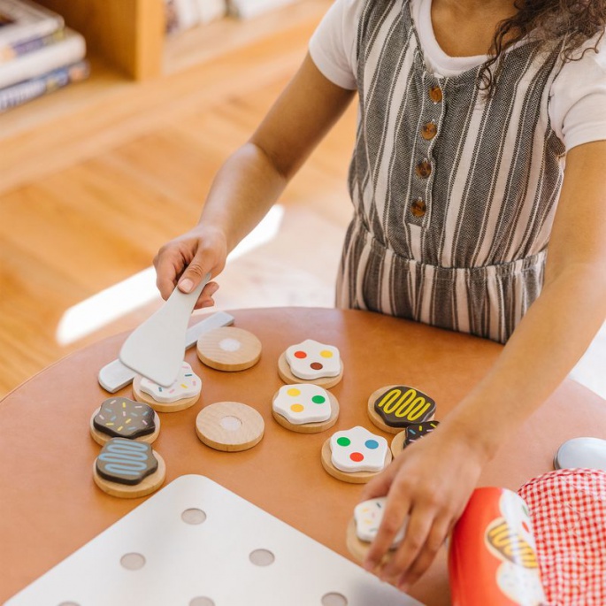 AKCE: Melissa & Doug pečení koláčků set + Water WOW kouzlení vodou pohádky ZDARMA