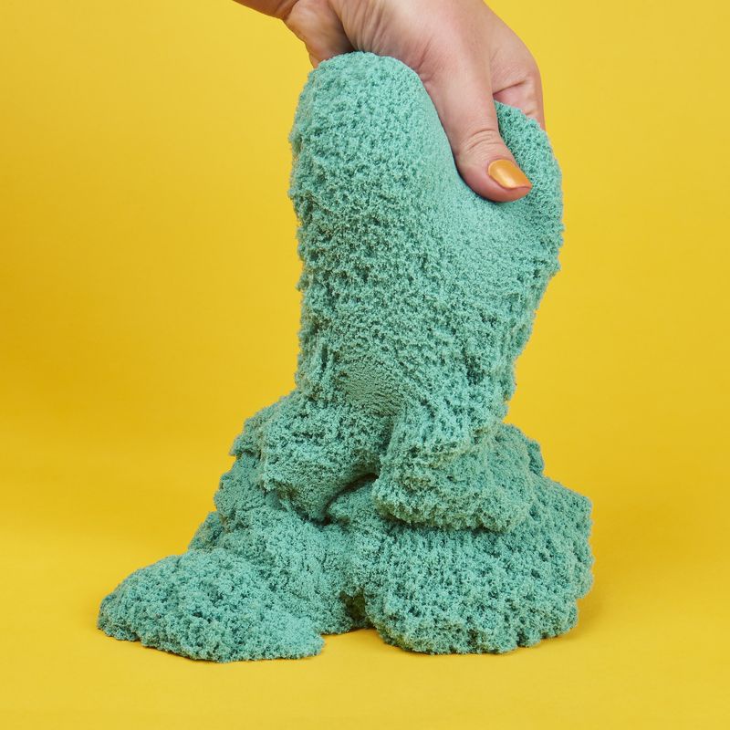 Kinetic Sand balení třpytivého modrozeleného písku 0,9 kg