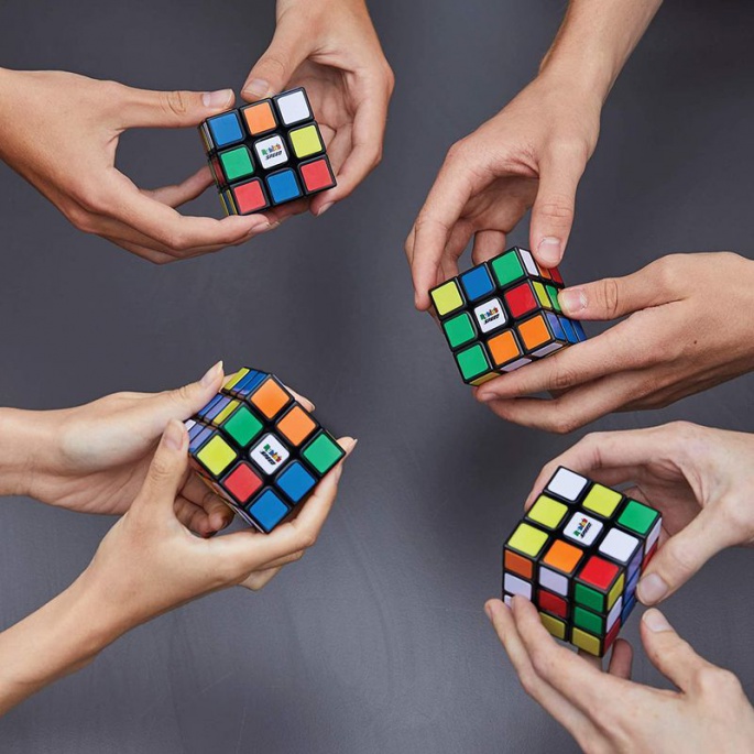 Akce 1+1 Rubikova kostka 3x3 speed cube + Uhádni na 10 - Města - česká verze navíc