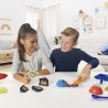 Akce 1+1 Kinetic Sand kreativní dílna + Kinetic Sand kelímky modrého tekutého písku navíc