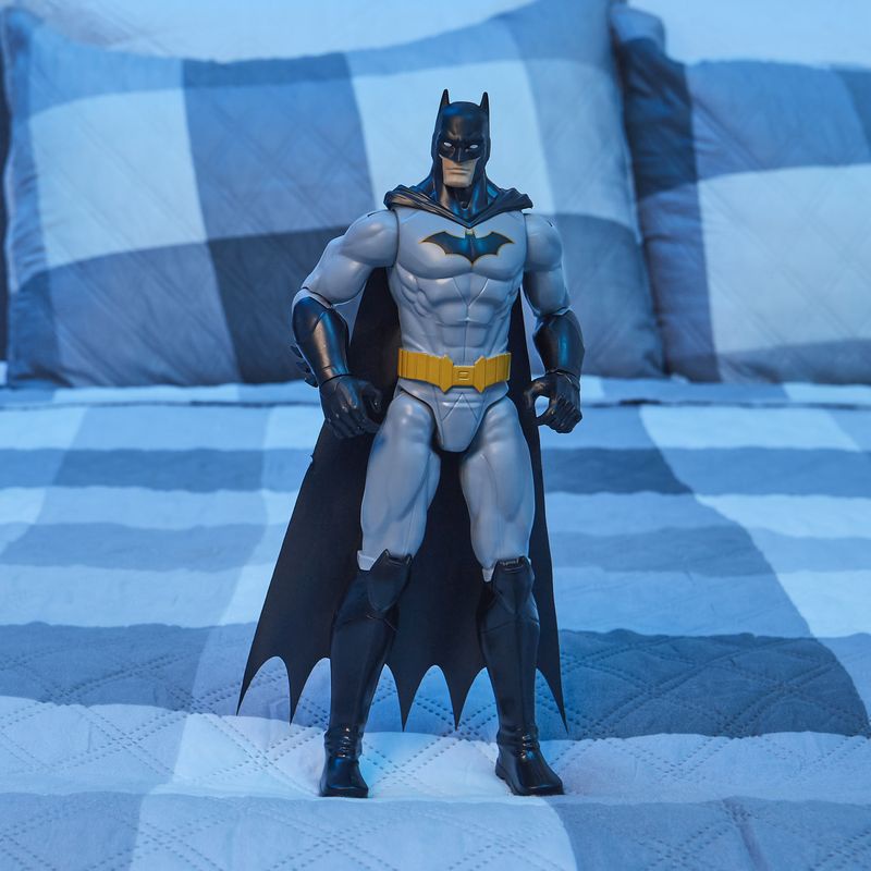 Batman šedá figurka 30 cm