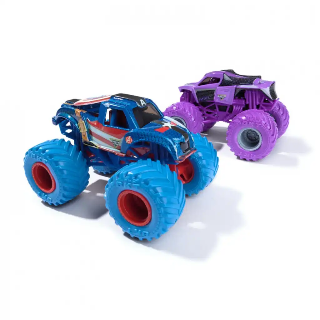 Vytvořte si vlastní Monster Jam show plnou triků.