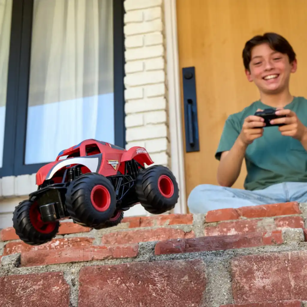 Probuďte v sobě superhrdinu při každém závodě v terénu.