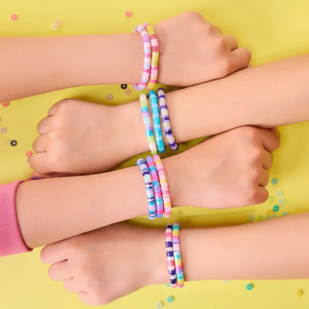 Snadná a rychlá výroba náramků díky unikátnímu systému.