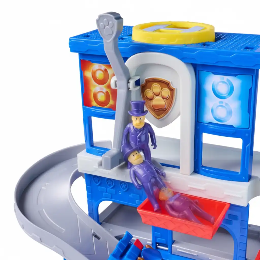 Praktický design pro snadné skladování všech figurek.