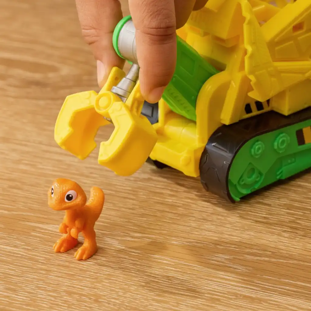 Mechanické funkce buldozeru pro interaktivní zábavu bez baterií.