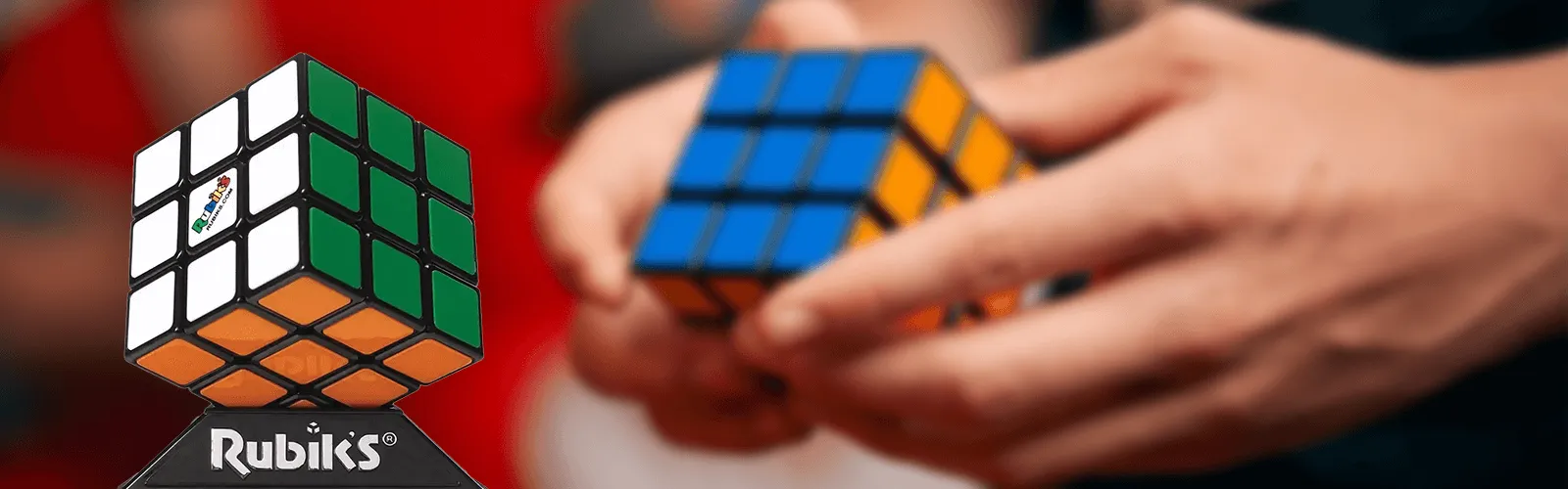 Ovládněte světelnou rychlost s elektronickým hlavolamem Rubik’s Rush.